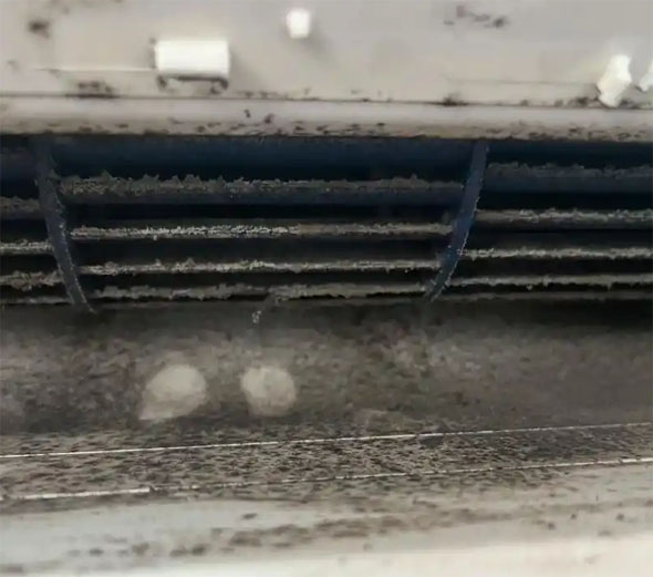 张家界市空调吹的风有股烧焦味是怎么回事